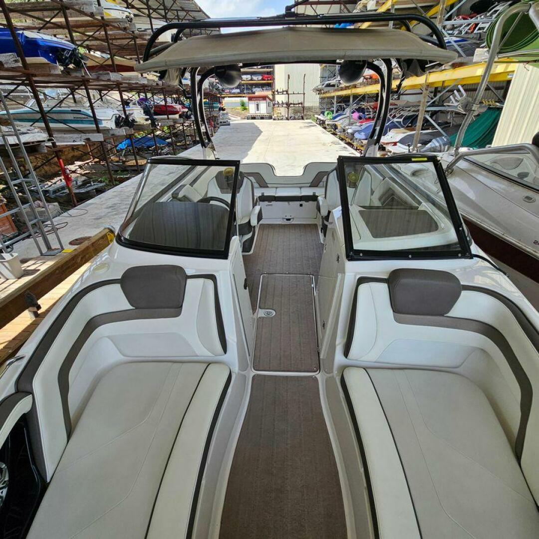 2016 Yamaha Boats 242 Limited S E-Series - Image 8