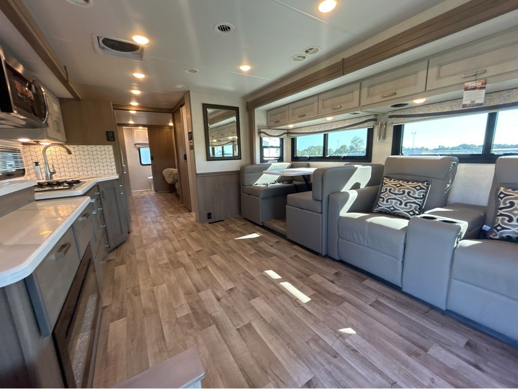 2026 THOR MOTOR COACH PASADENA 38DX - Image 8