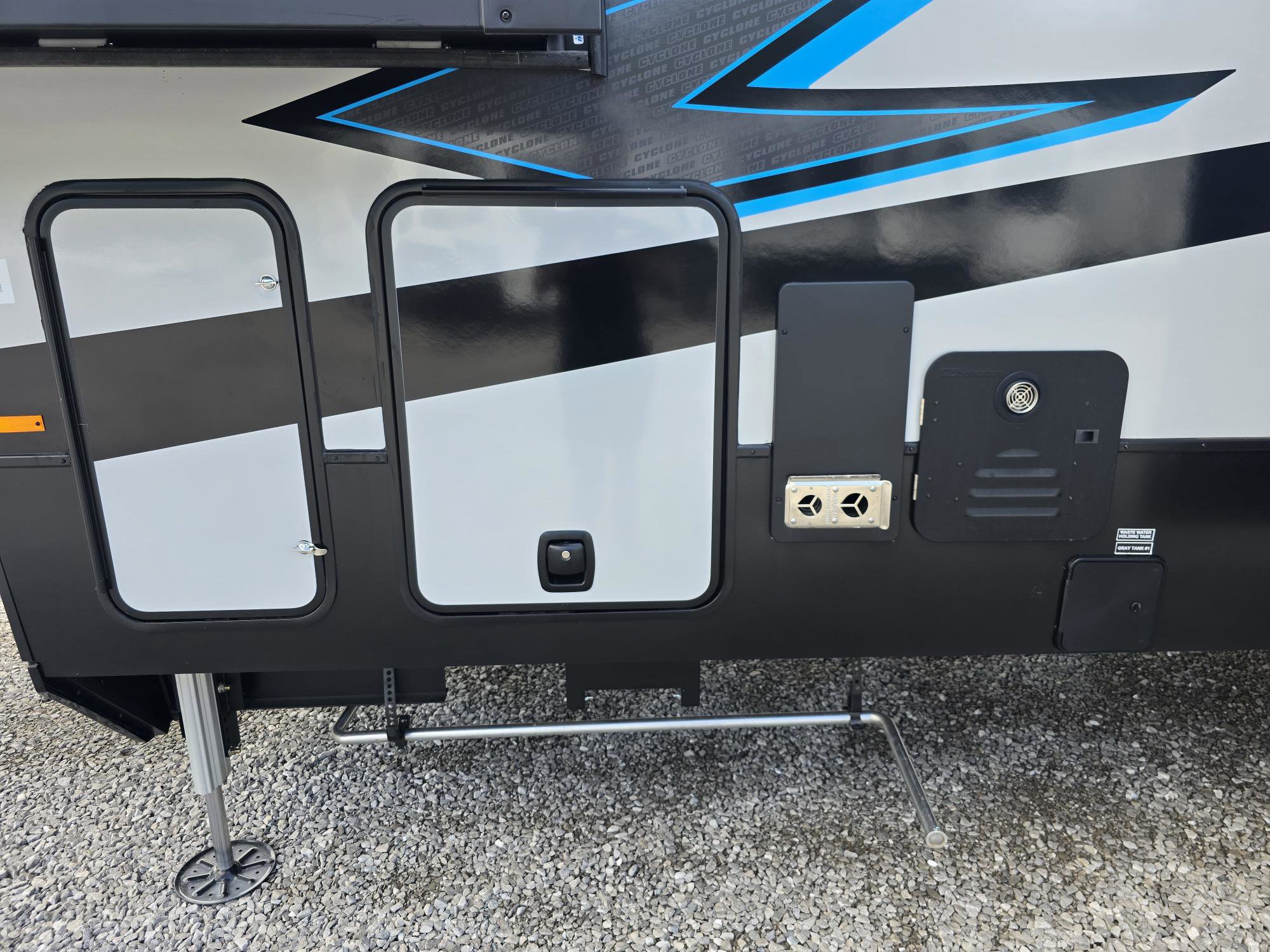 2026 HEARTLAND CYCLONE 4008 - Image 7