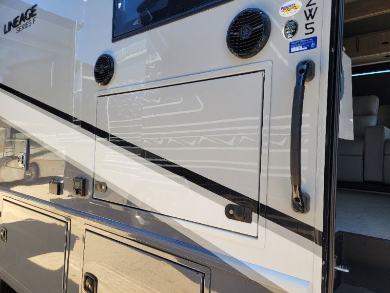 2026 Grand Design Lineage Series F 31ZW5 - Image 3