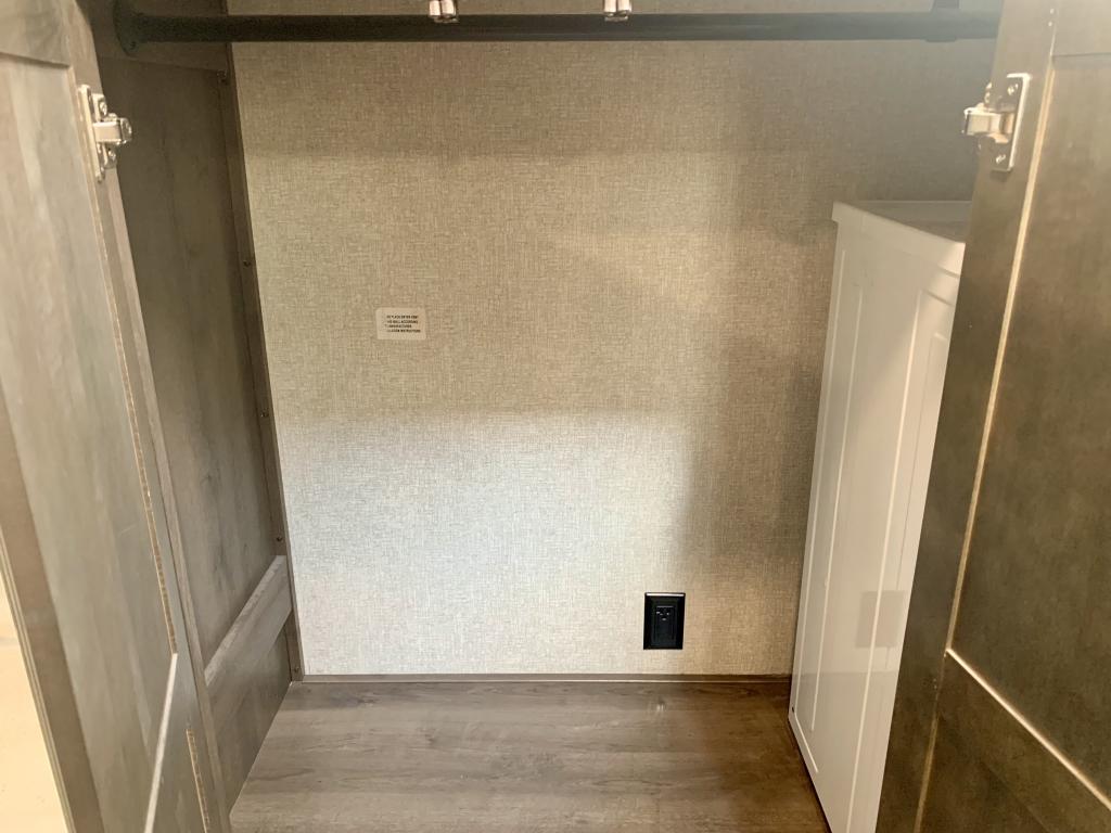 2019 Keystone Montana 3811MS - Image 49