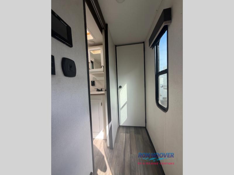 2022 FOREST RIVER CRUSADER 335RLP - Image 9