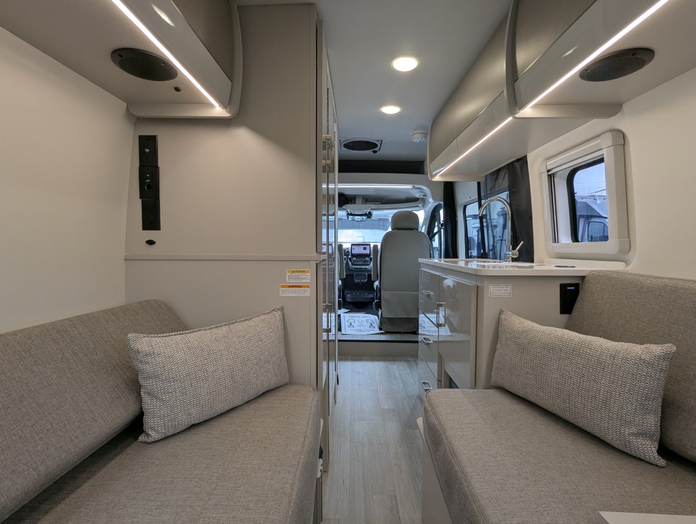2027 Thor Motor Coach Tellaro 20U - Image 24