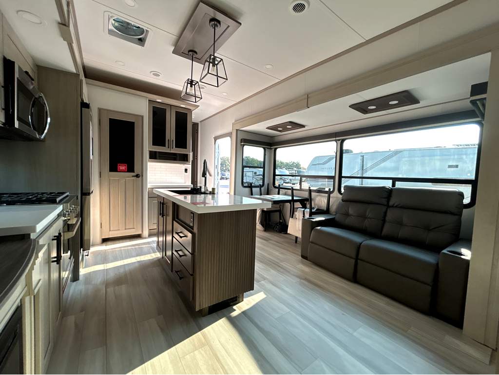 2026 GRAND DESIGN INFLUENCE 3704BH - Image 17