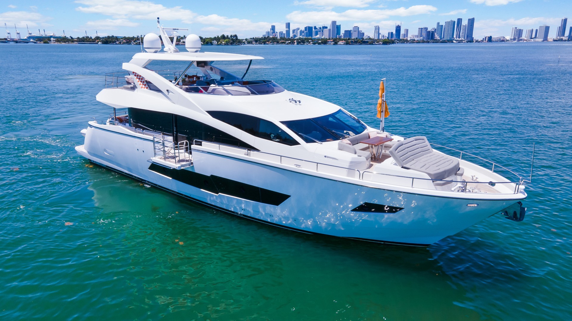 2018 Sunseeker 86 Yacht - Image 2