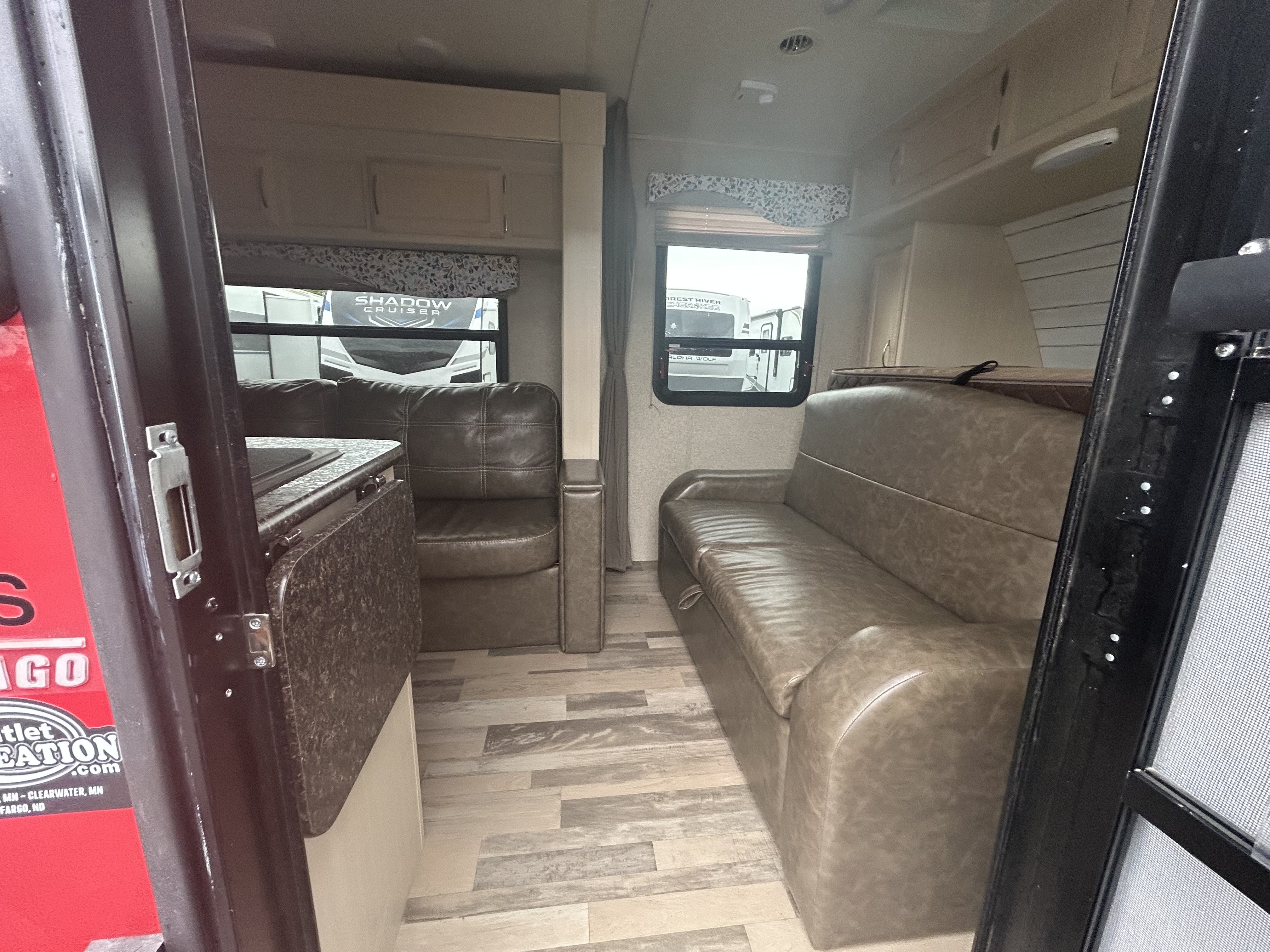 2017 Winnebago Micro Minnie 2106DS - Image 6