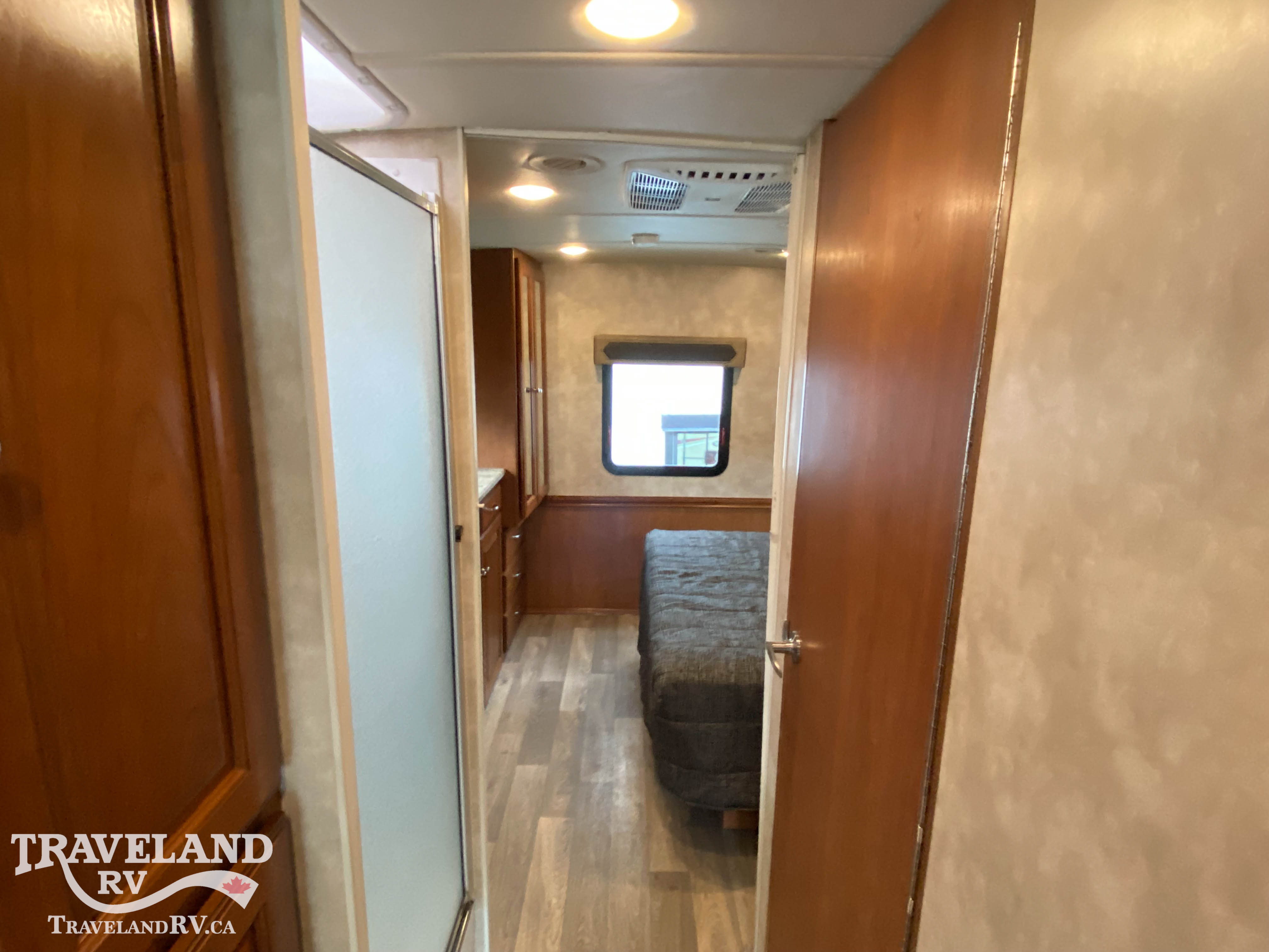 2019 Winnebago Sunstar LX 30T - Image 15