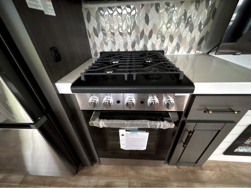 2025 CROSSROADS REDWOOD REGENCY 3721FDB - Image 15