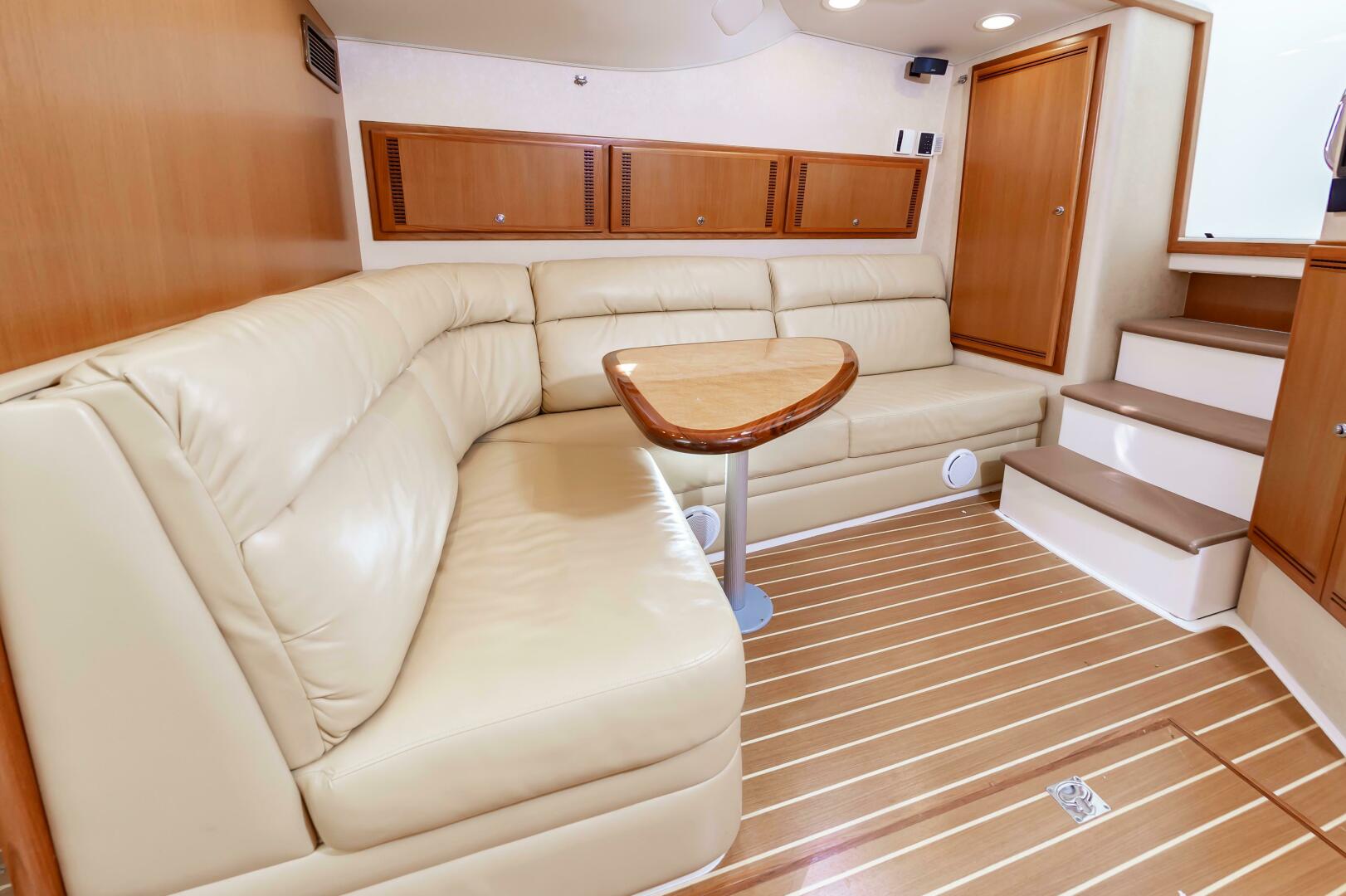 2008 Cabo 40 Express - Image 29