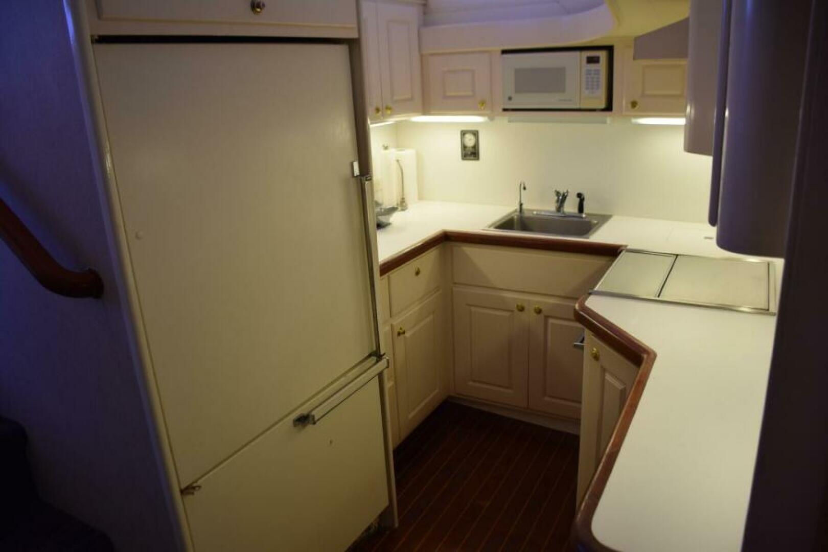 1990 Sunny Briggs Flybridge Sportfish - Image 11