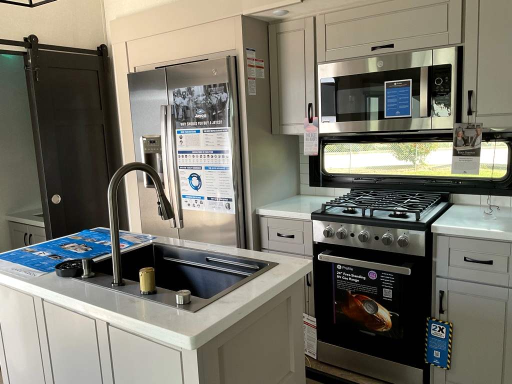 2026 JAYCO NORTH POINT 382 FLRB - Image 15