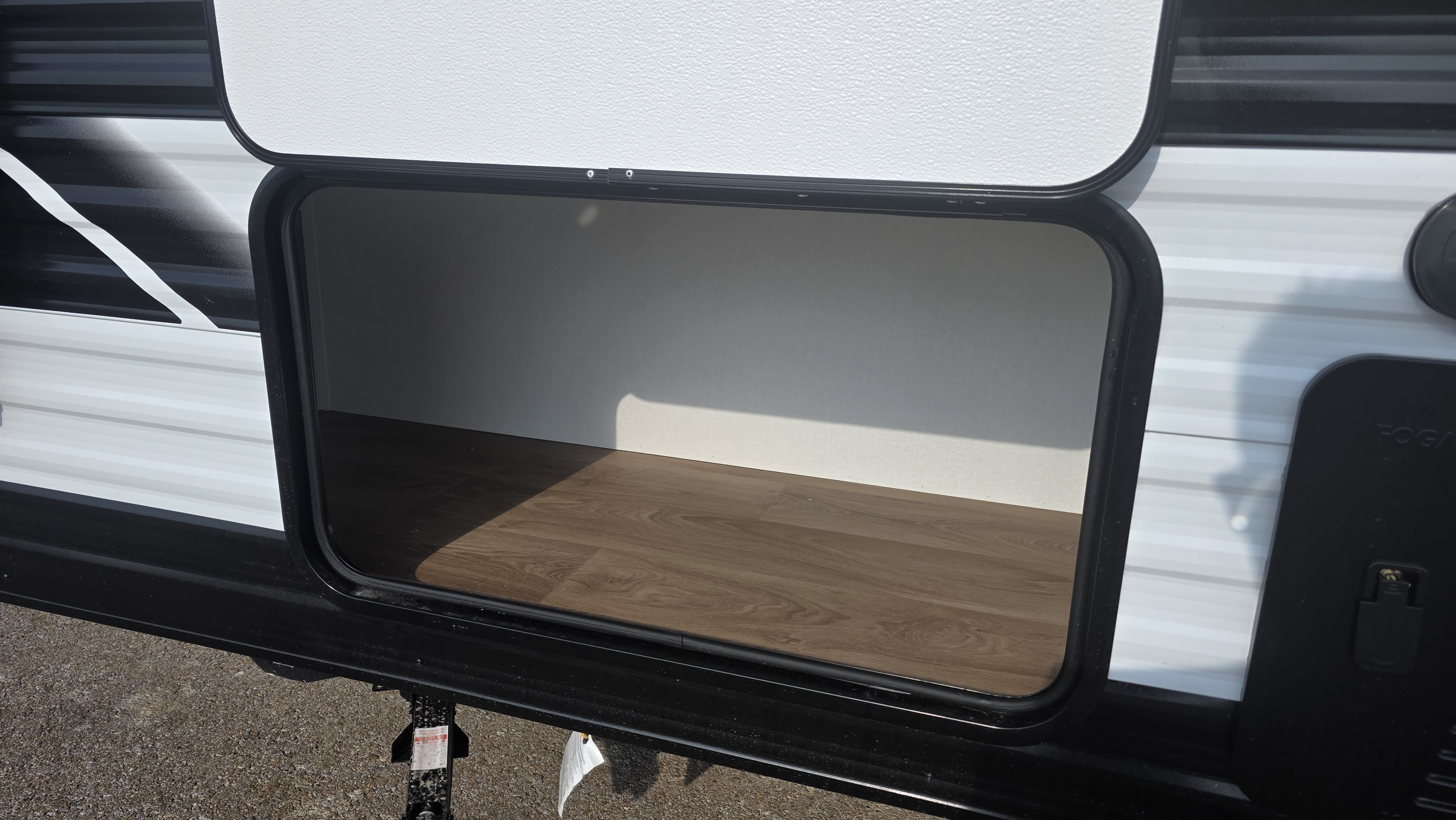 2027 GRAND DESIGN TRANSCEND 161DB - Image 6