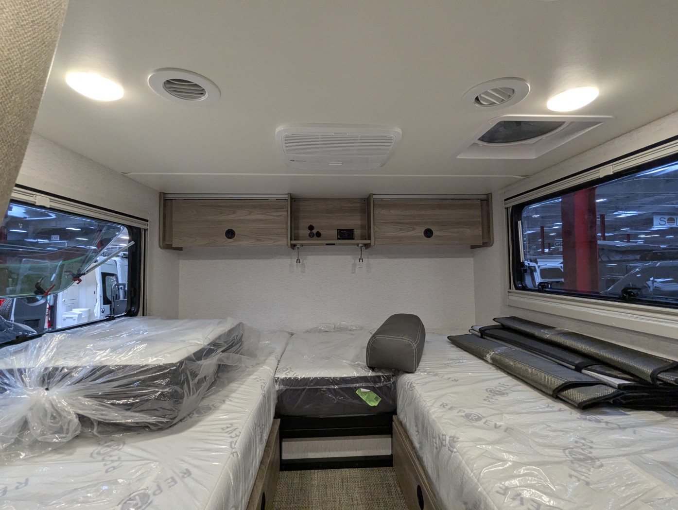 2027 Winnebago EKKO Sprinter 23B – Pop Top AWD - Image 37