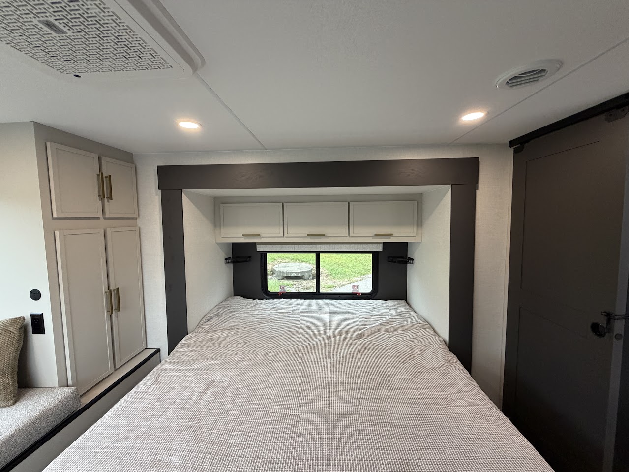 2027 VENTURE RV STRATUS 282VFD - Image 38