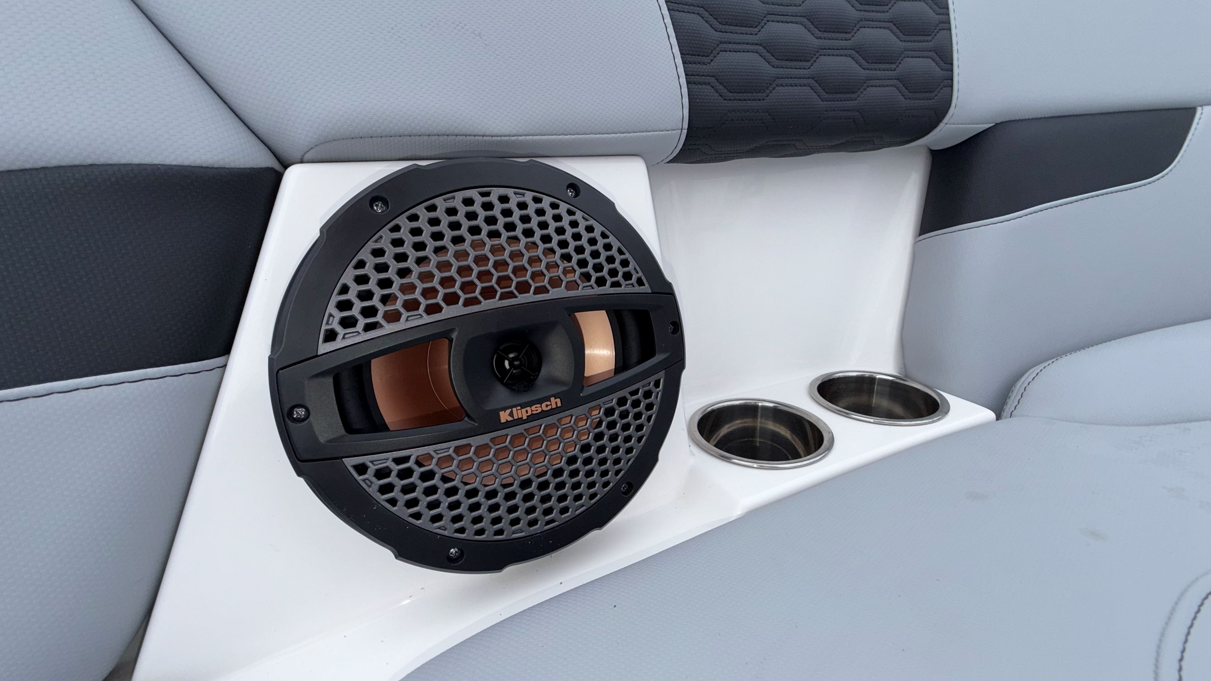 2024 MasterCraft XT25 - Image 19