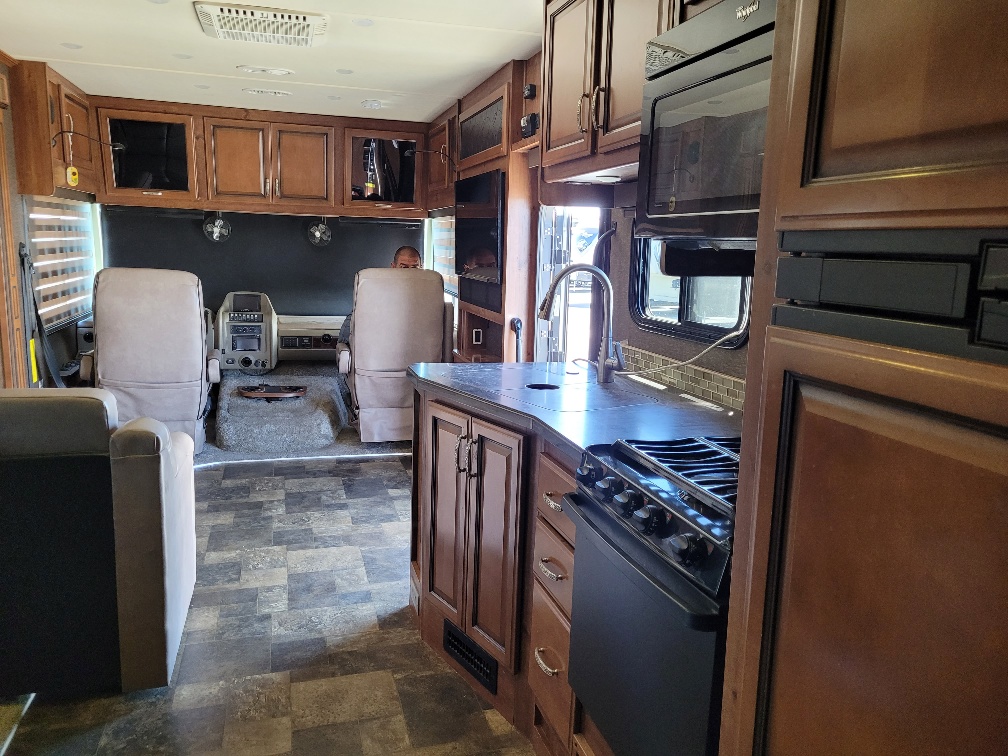 2014 Fleetwood Bounder 36E - Image 25