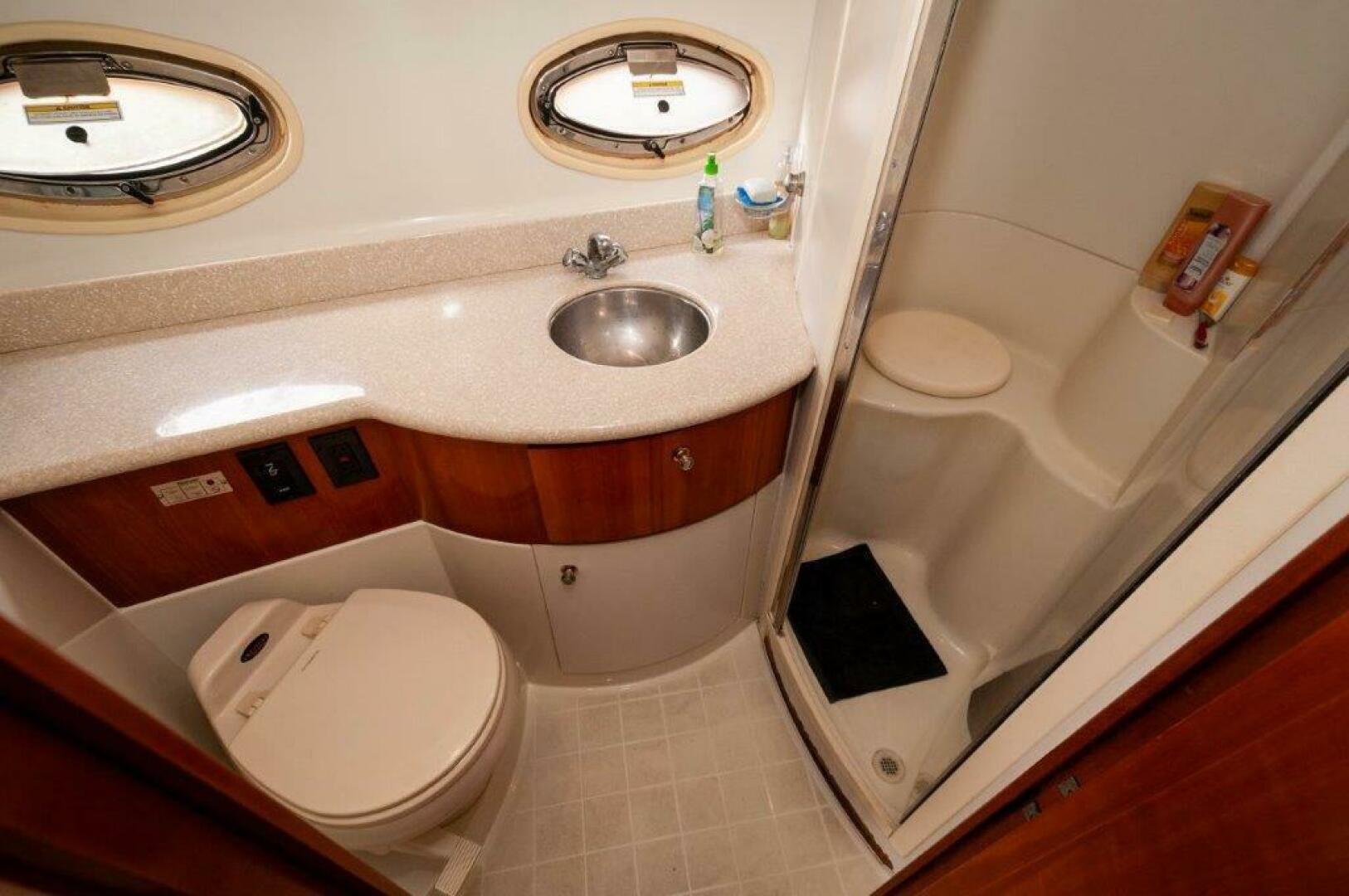 2002 Carver 444 Cockpit Motor Yacht - Image 20