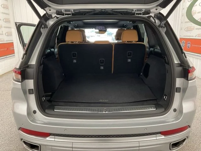2025 Jeep Grand-Cherokee-L Laredo Altitude 4x4 - Image 23