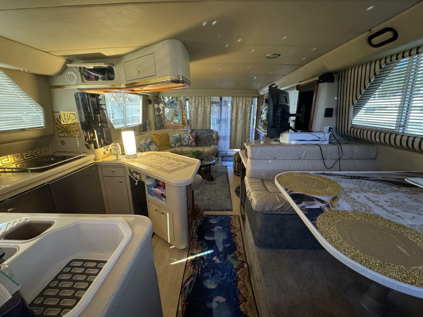 1998 Sea Ray 550 Sedan Bridge - Image 26