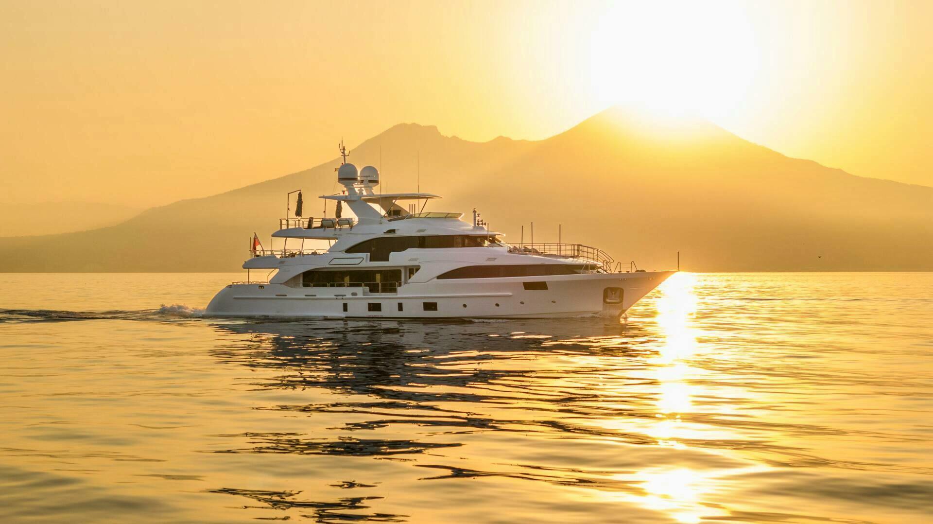2015 Benetti Benetti Classic 121 - Image 2
