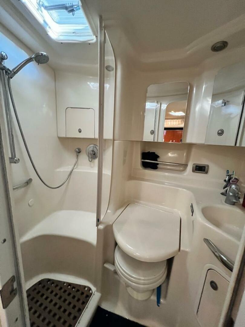 2004 Sea Ray 380 Sundancer - Image 37