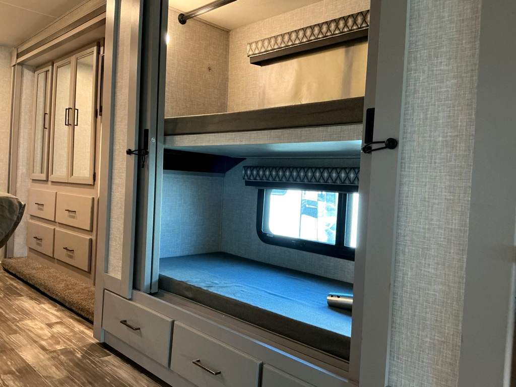 2023 THOR MOTOR COACH 34J - Image 30