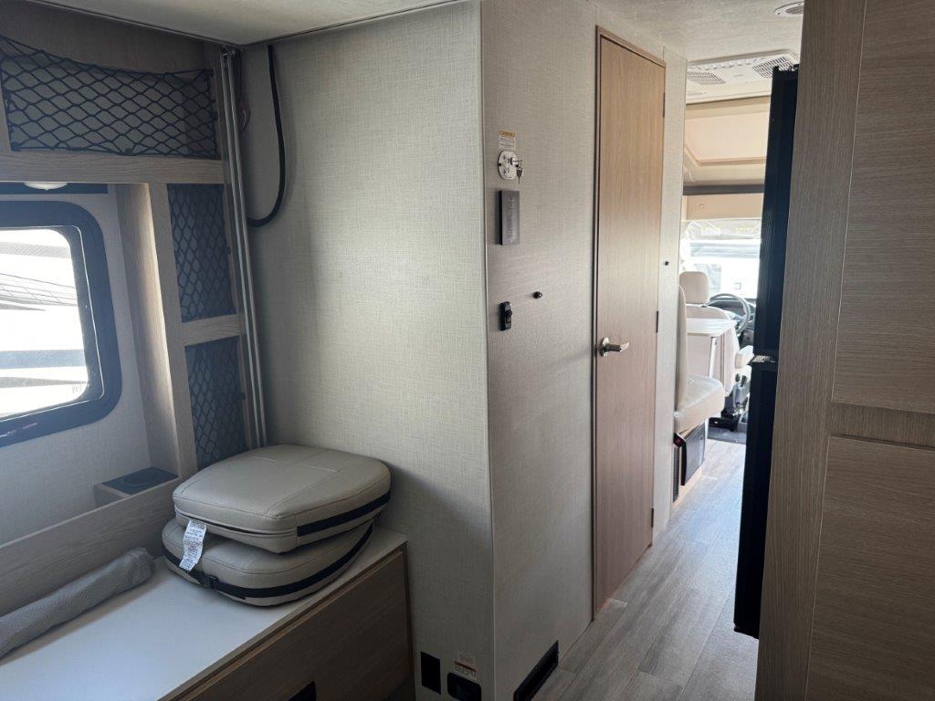 2027 Thor Motor Coach Gemini Trip 22MT - Image 22