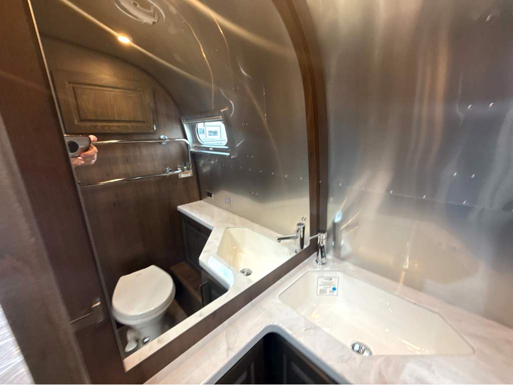 2026 AIRSTREAM CLASSIC 30RBQ - Image 28