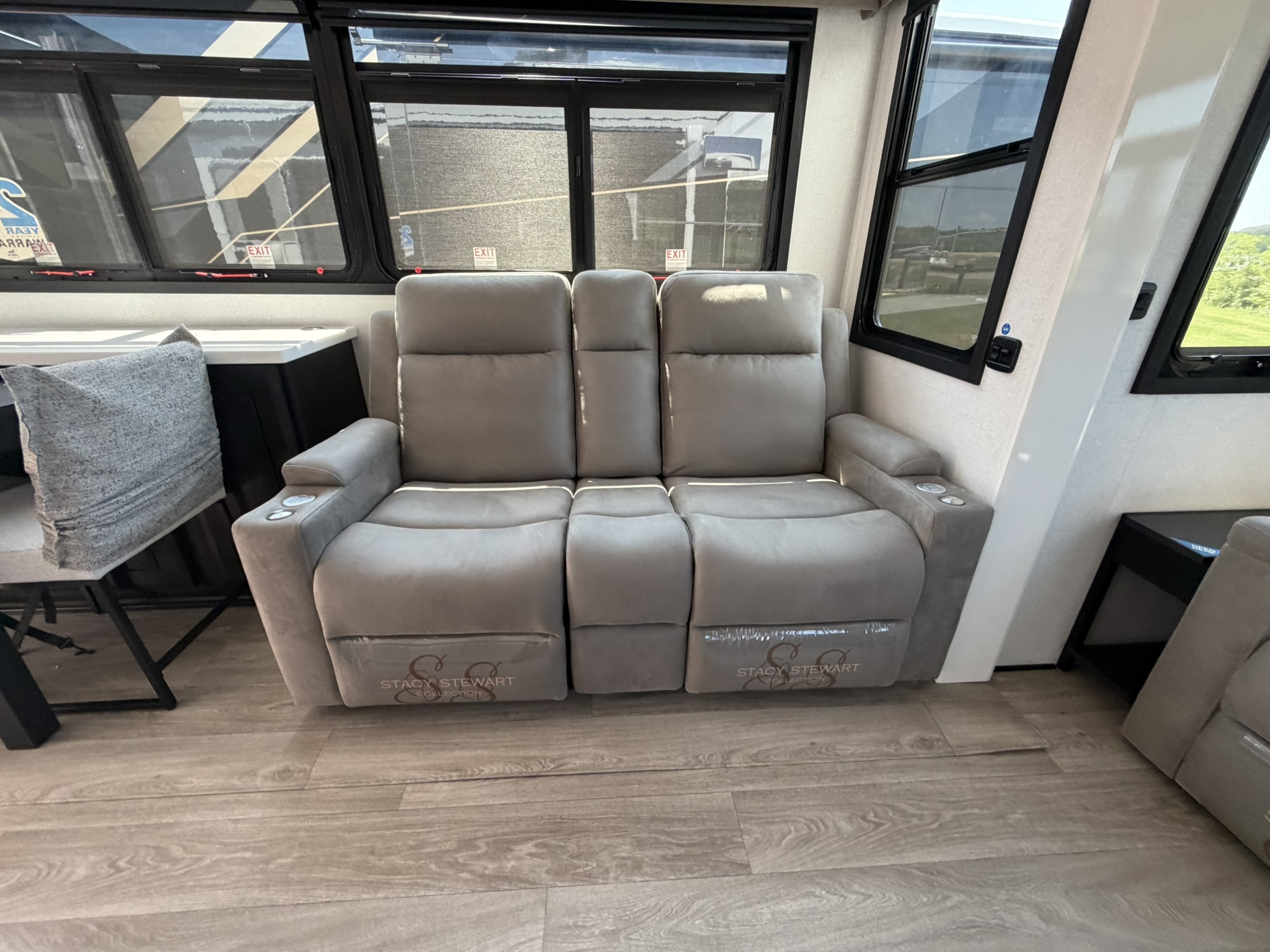 2027 JAYCO PINNACLE 32RLTS - Image 25