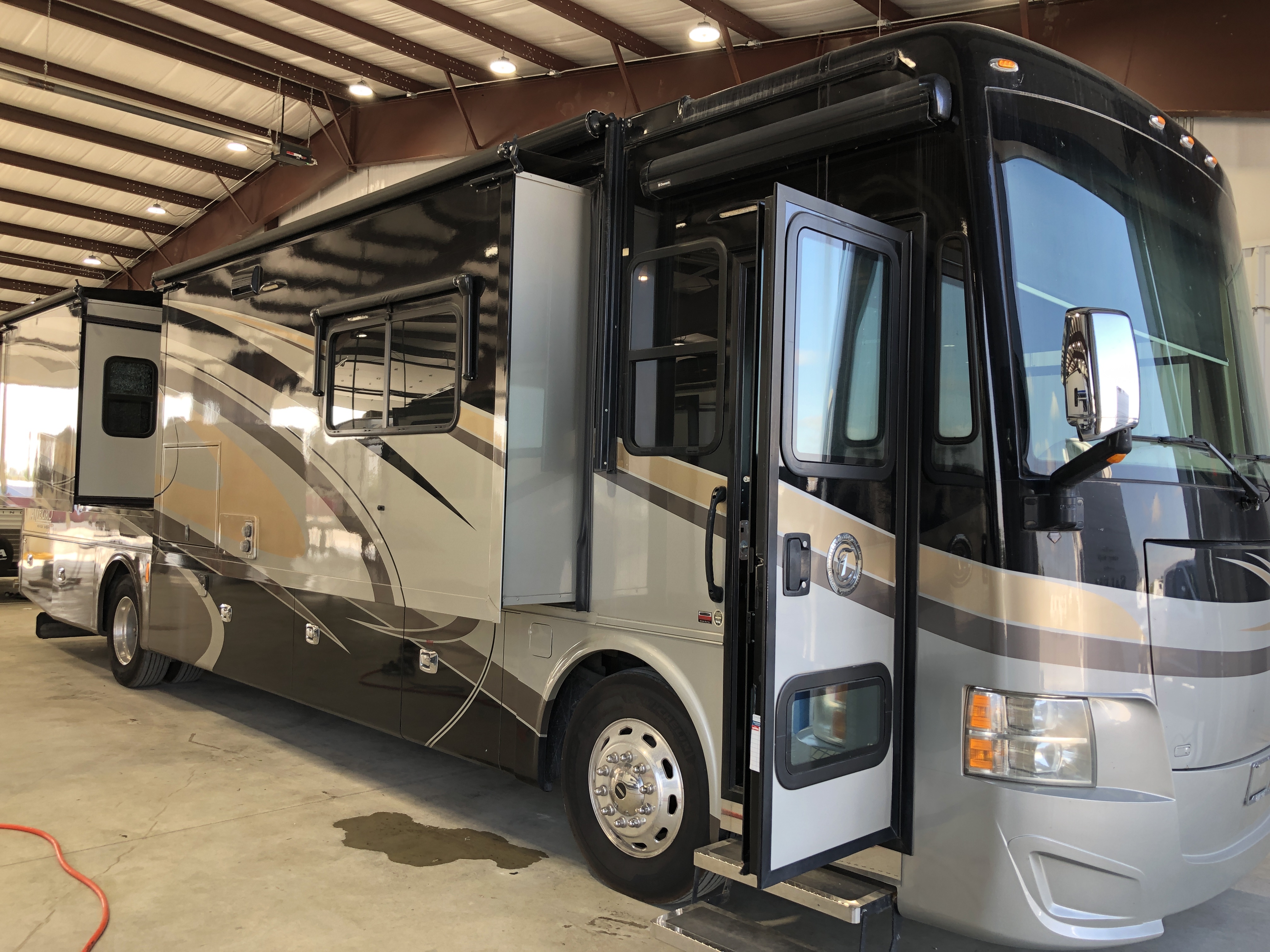 2017 Tiffin Allegro Red 38 QRA - Image 8