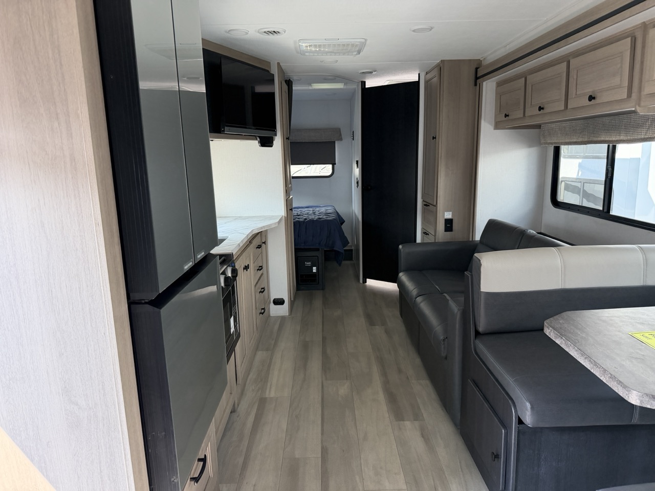 2026 Forest River Sunseeker LE 2550DSLE - Image 6