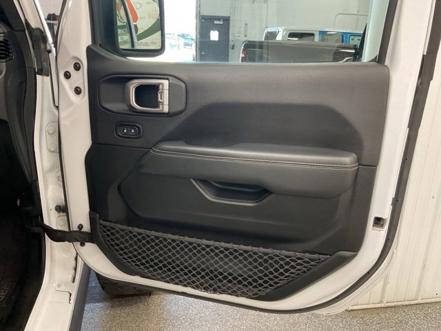 2020 Jeep Gladiator Crew Cab Rubicon 4WD - Image 27