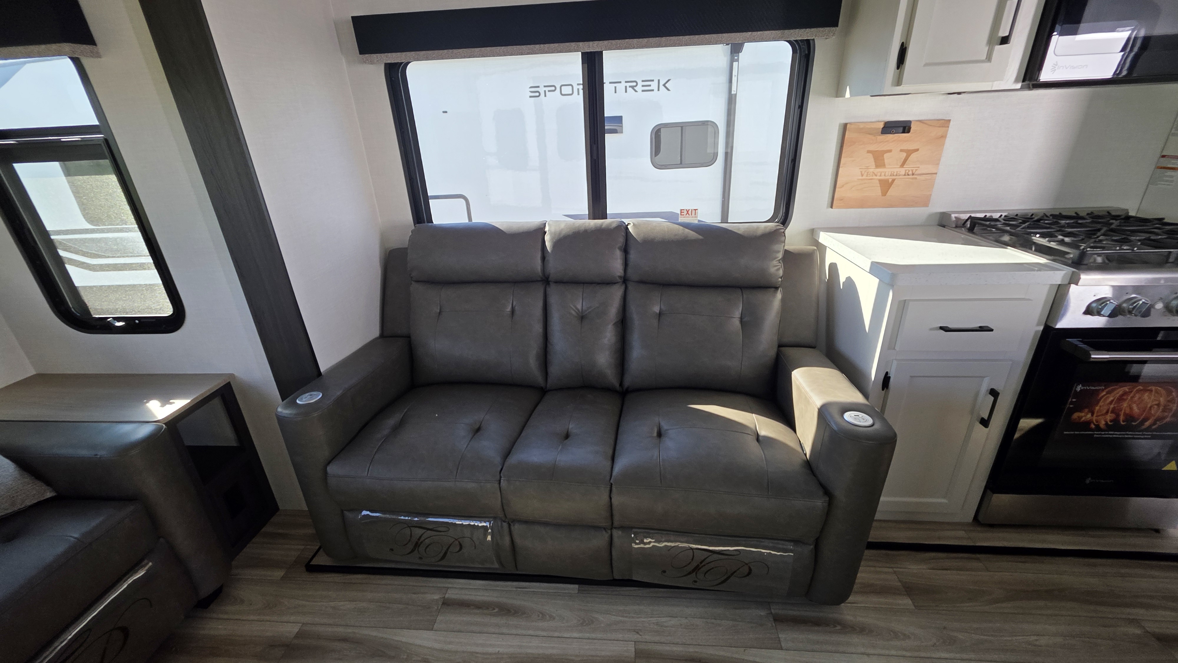 2027 VENTURE RV SPORTTREK 353VIK - Image 22