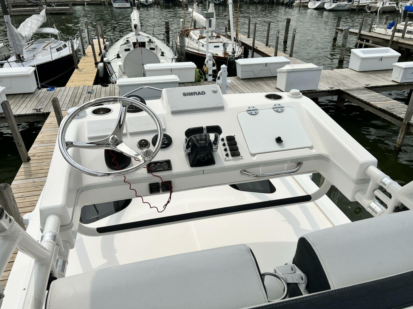2012 Everglades 350 LX - Image 29