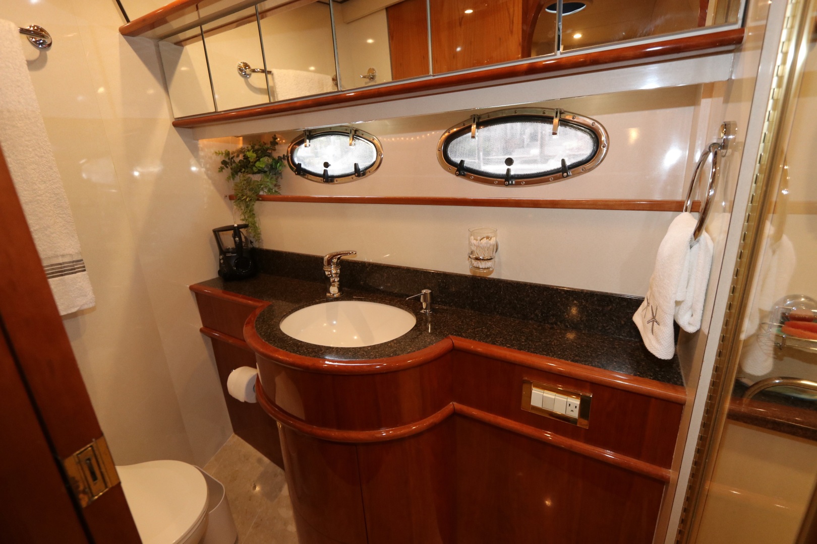 2005 Neptunus 56 Express - Image 38