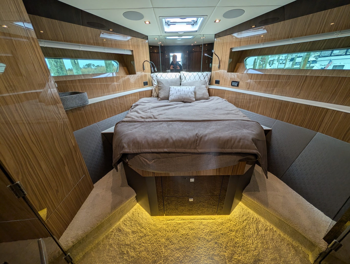 2022 Cruisers Yachts 54 Cantius - Image 47