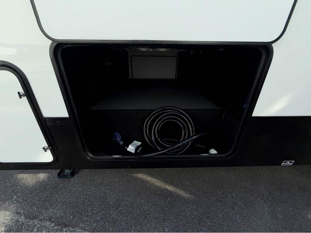 2026 VENTURE RV SPORTTREK 303VIK - Image 8