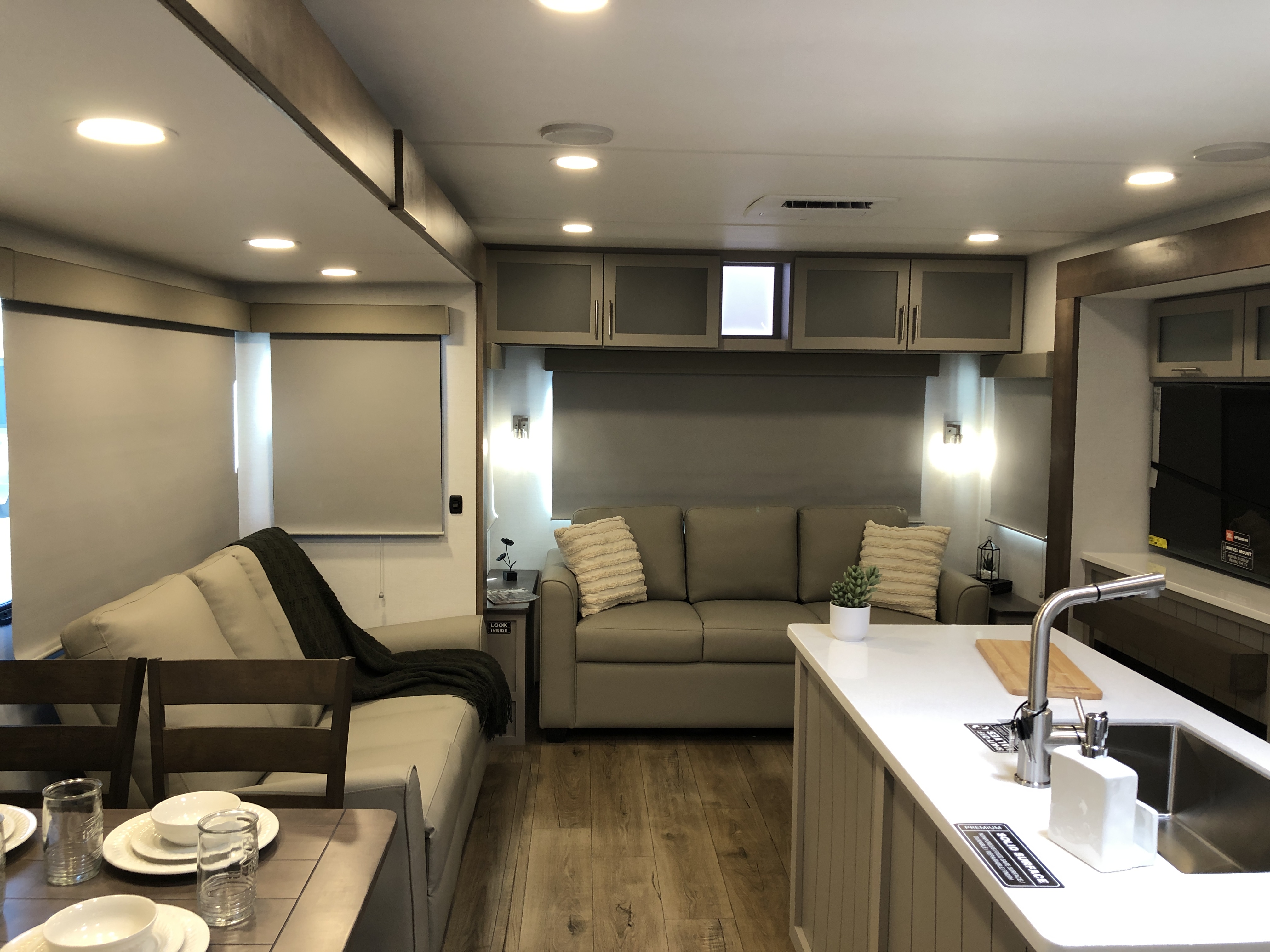 2026 Alliance RV Avenue 332RL - Image 10