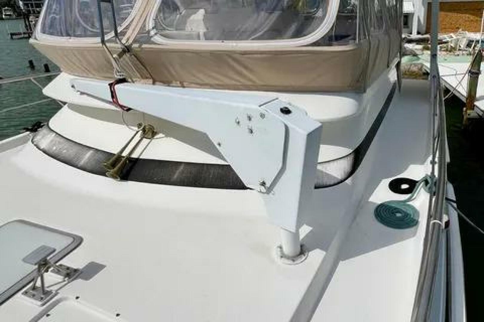 1996 Cruisers Yachts 4285 Express Bridge - Image 11