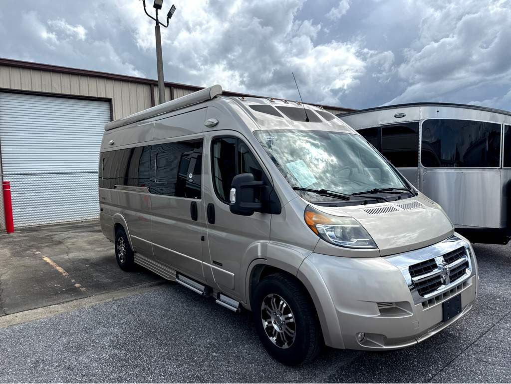 2018 ROADTREK ZION - Image 1