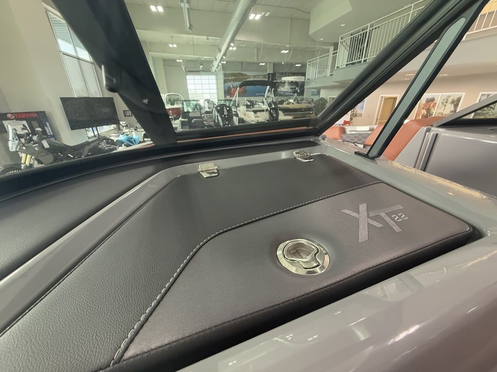 2025 MasterCraft XT22 - Image 36