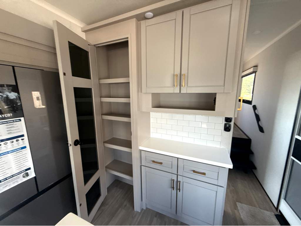 2027 JAYCO NORTH POINT 361RLBH - Image 18