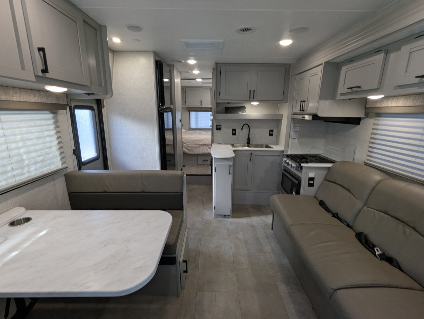 2025 Coachmen Leprechaun 260QB - Ford E-450 - Image 11