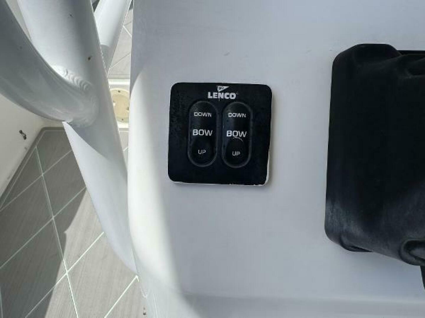2005 Regulator 23 Center Console - Image 23