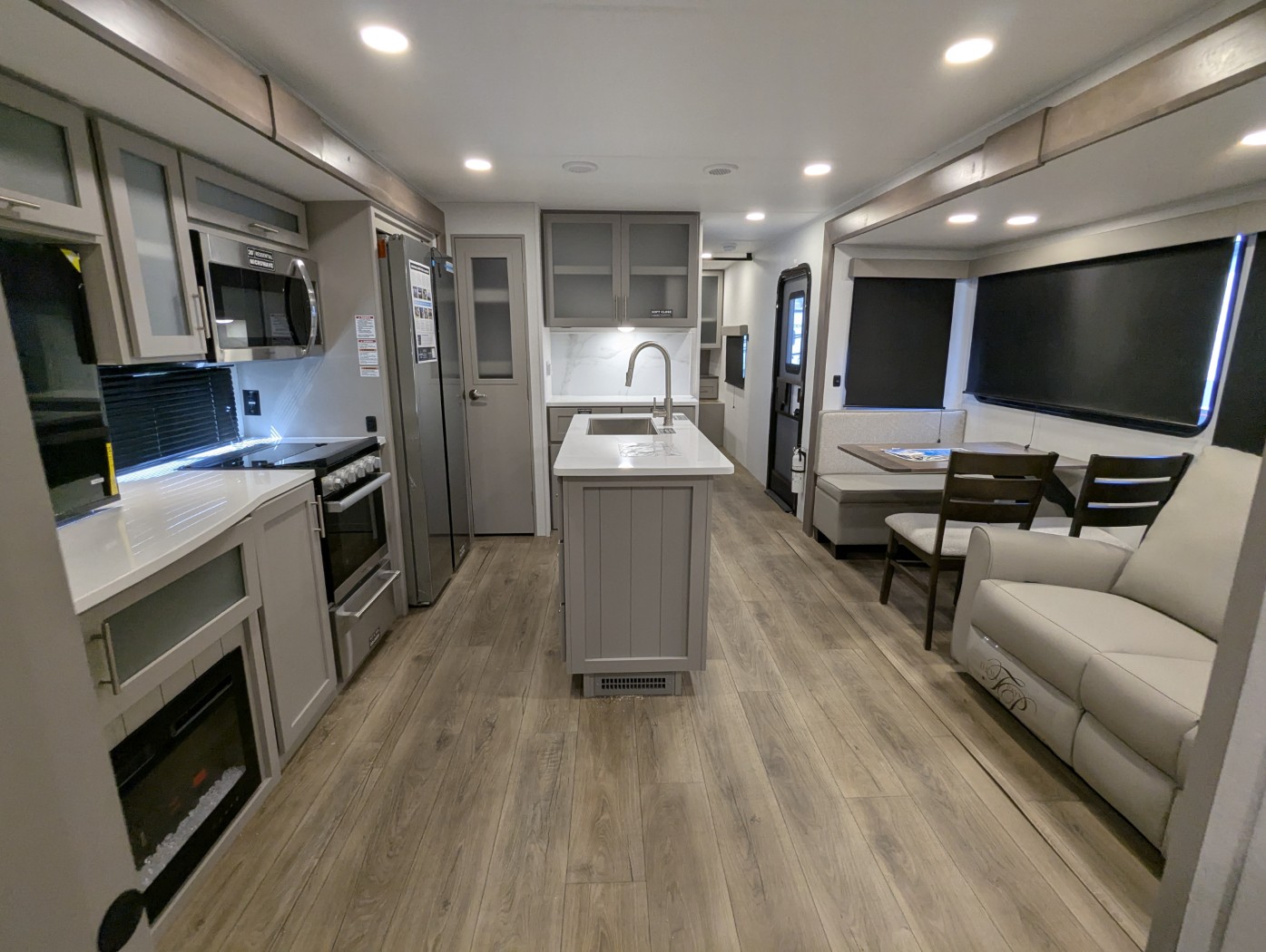 2025 Alliance RV Avenue