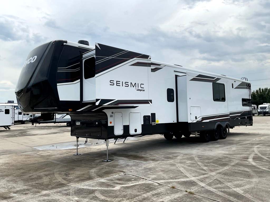 2026 JAYCO SEISMIC 395 - Image 3