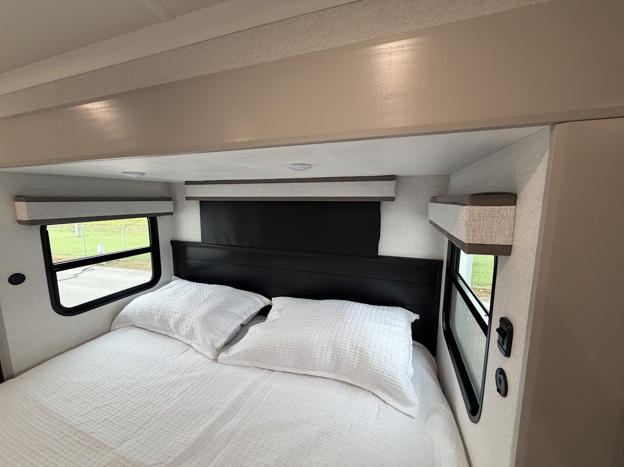 2027 JAYCO NORTH POINT 375TBDB - Image 68