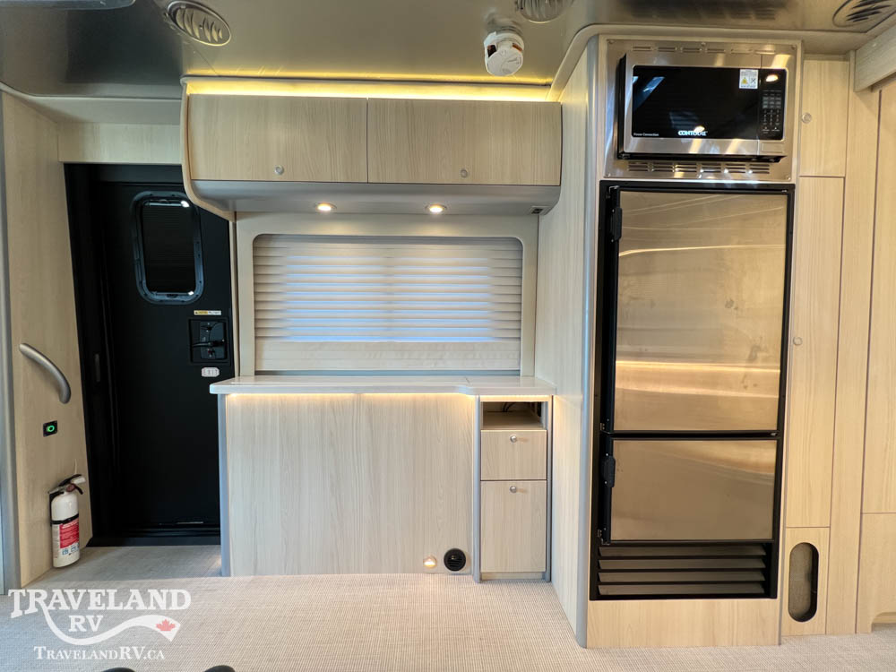 2025 AIRSTREAM ATLAS MURPHY SUITE E1 - Image 22