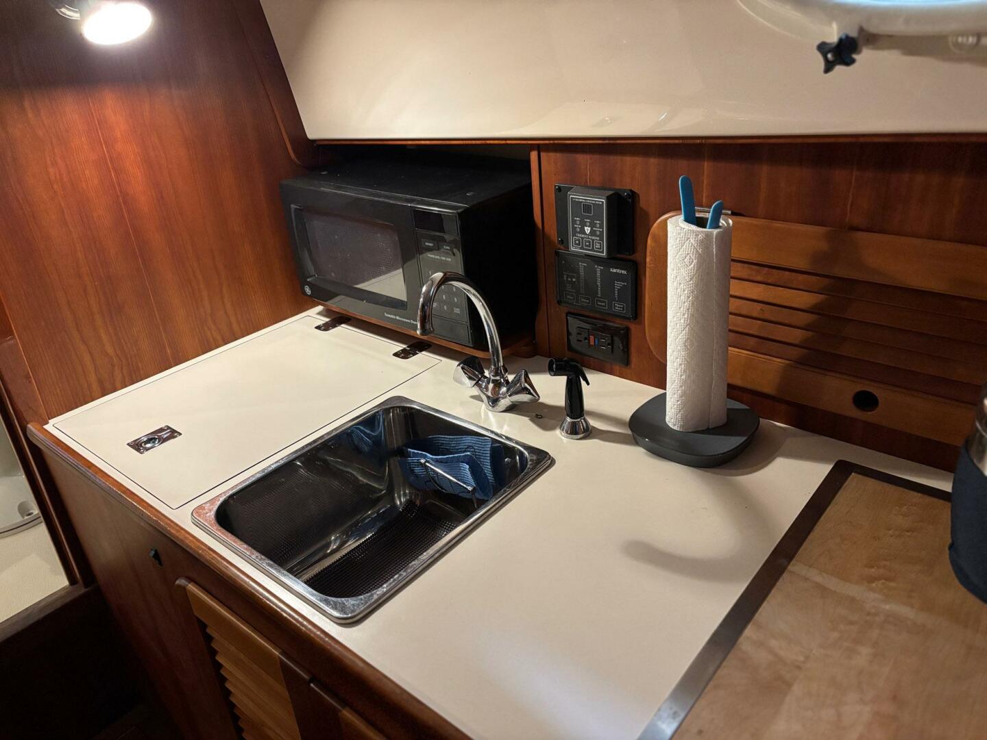 2003 Hinckley 36 Picnic Boat EP - Image 9