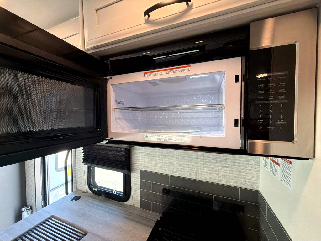 2025 ENTEGRA COACH ODYSSEY 30Z - Image 24